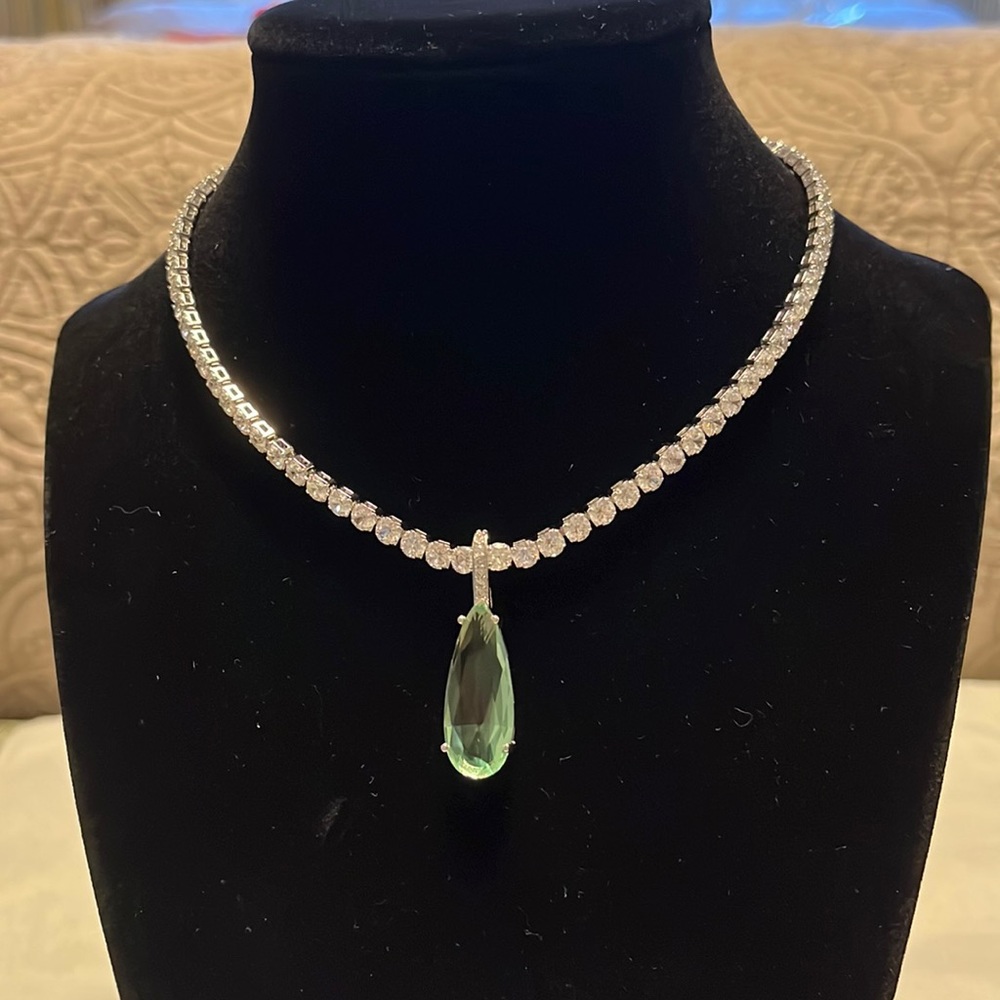 Hypoallergenic Green Necklace with Gemstones